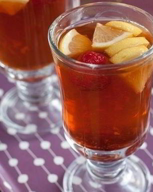 Имбирный чай с клубникой