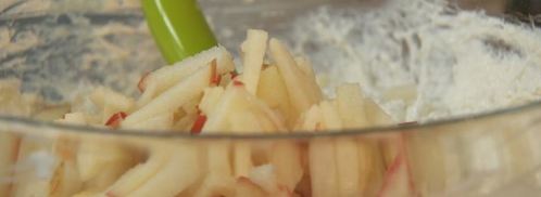 рулетики из сыра с творогом, шоколадом и свежими фруктами и чай с чабрецом. Шаг 2