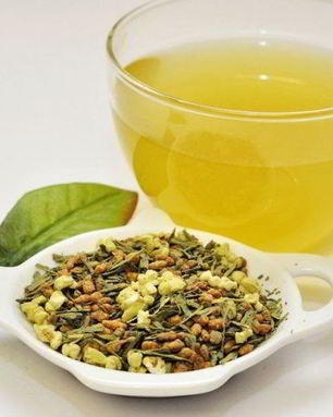 Зеленый чай с жареным рисом