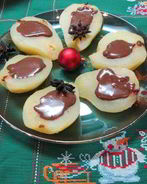 Груши в анисовом сиропе с шоколадным соусом