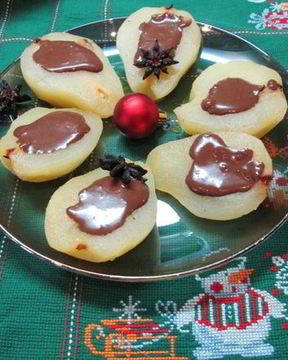 Груши в анисовом сиропе с шоколадным соусом