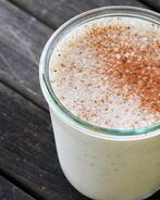 Кефирный коктейль с яблоками и медом