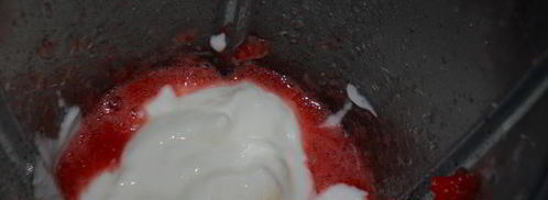 клубнично-йогуртовый коктейль. Шаг 3