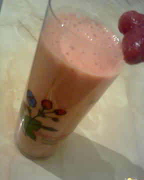 Коктейль клубнично-апельсиновый