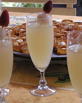 Коктейль с водкой, шампанским и имбирем