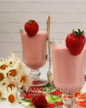 Протеиновый коктейль с клубникой и творогом