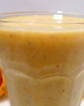 Апельсиново-банановый смузи с миндалем