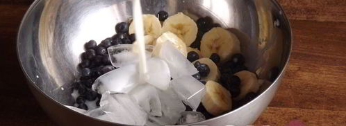 чернично-банановый смузи. Шаг 3