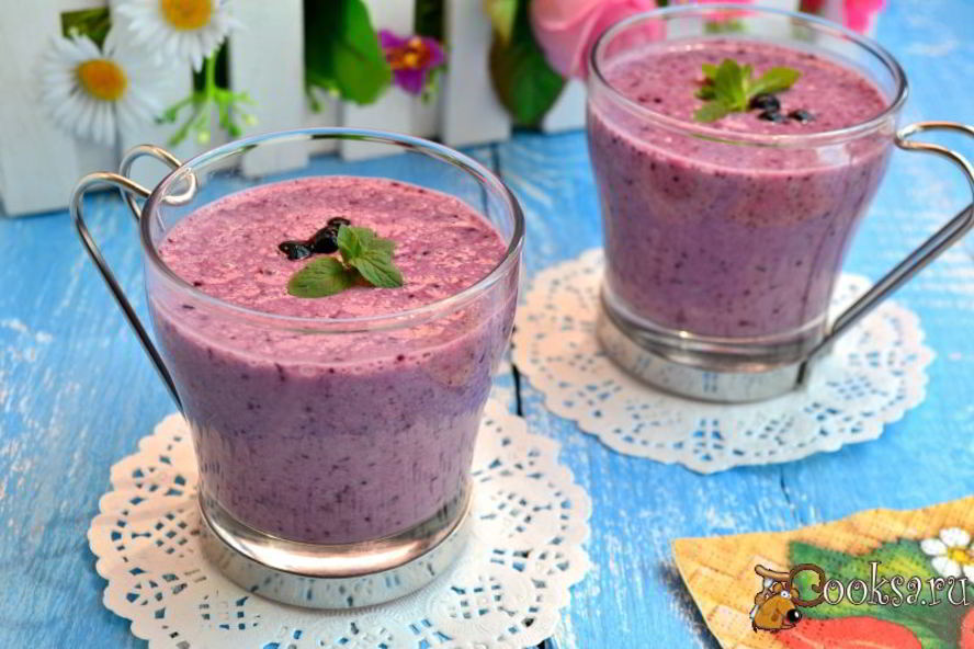 Рецепт чернично-клубничный смузи с овсянкой и мороженым