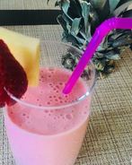 Клубнично-ананасовый смузи