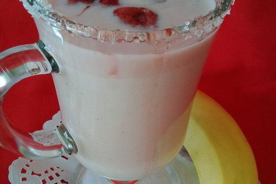 Рецепт клубнично-банановый смузи с клетчаткой из семян льна