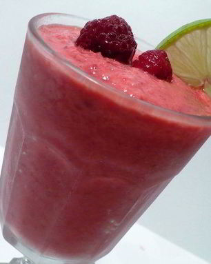 Малиново-яблочный смузи с лаймом