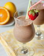 Шоколадно-банановый смузи с арахисовой пастой