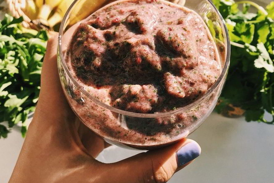 Рецепт смузи банан-финики-руккола