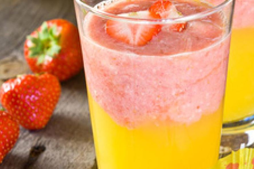 Рецепт смузи из клубники, бананов и апельсинового сока