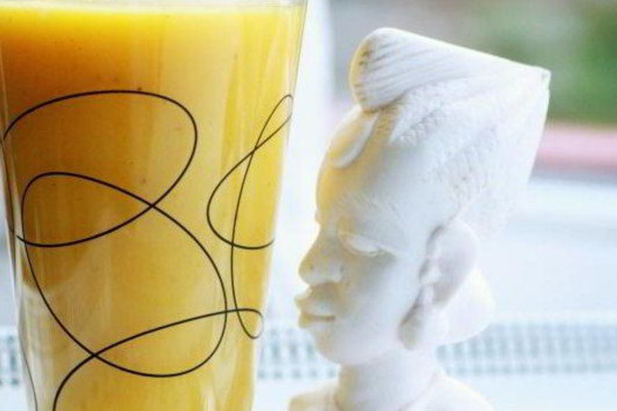 Рецепт смузи из манго, банана и кардамона