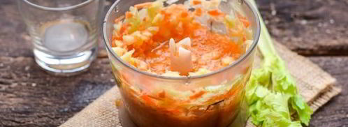 смузи из сельдерея с апельсиновым соком, морковью и яблоком. Шаг 7