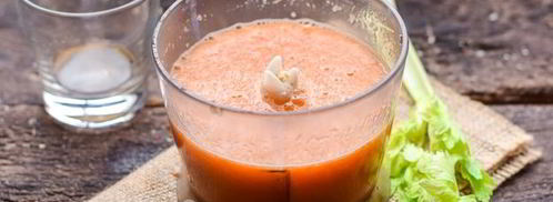 смузи из сельдерея с апельсиновым соком, морковью и яблоком. Шаг 8