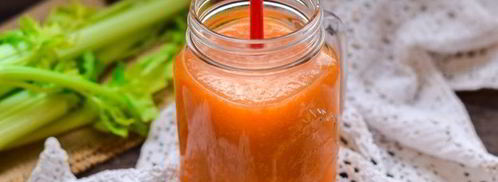 смузи из сельдерея с апельсиновым соком, морковью и яблоком. Шаг 10