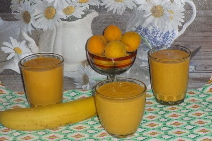 Рецепт смузи с абрикосами, бананом и мацони