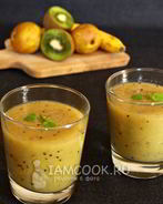 Смузи с бананом, киви и грушей