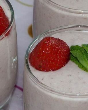 Ягодно-банановое смузи на кокосовом молоке