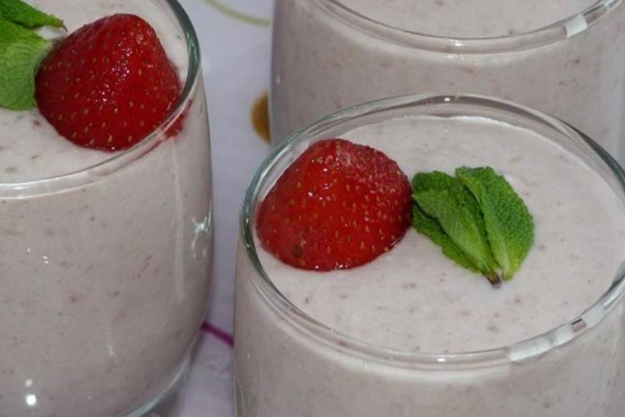 Рецепт ягодно-банановое смузи на кокосовом молоке