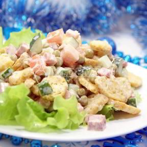 Салаты с сухариками