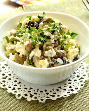 Грибной салат с курицей и рисом