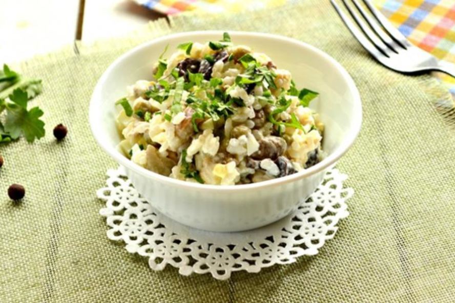 Рецепт грибной салат с курицей и рисом