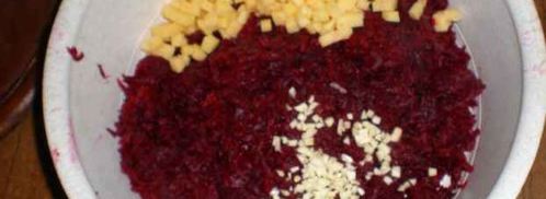 картофель в майонезе с ананасами и салатик свекла с сыром. Шаг 30