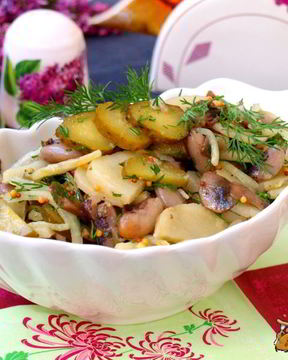 Картофельный салат с фасолью и шампиньонами