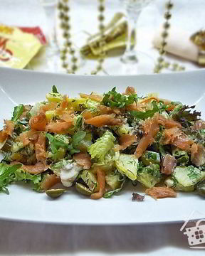 Картофельный салат с красной рыбой