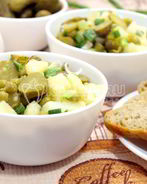 Картофельный салат с зеленым горошком