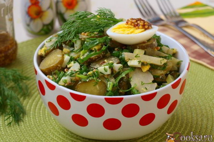 Рецепт картофельный салат со щавелем и маринованными огурцами