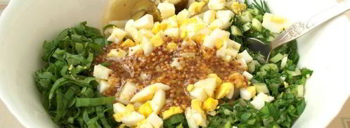 картофельный салат со щавелем и маринованными огурцами. Шаг 7