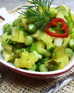 Салат из картофеля и огурцов
