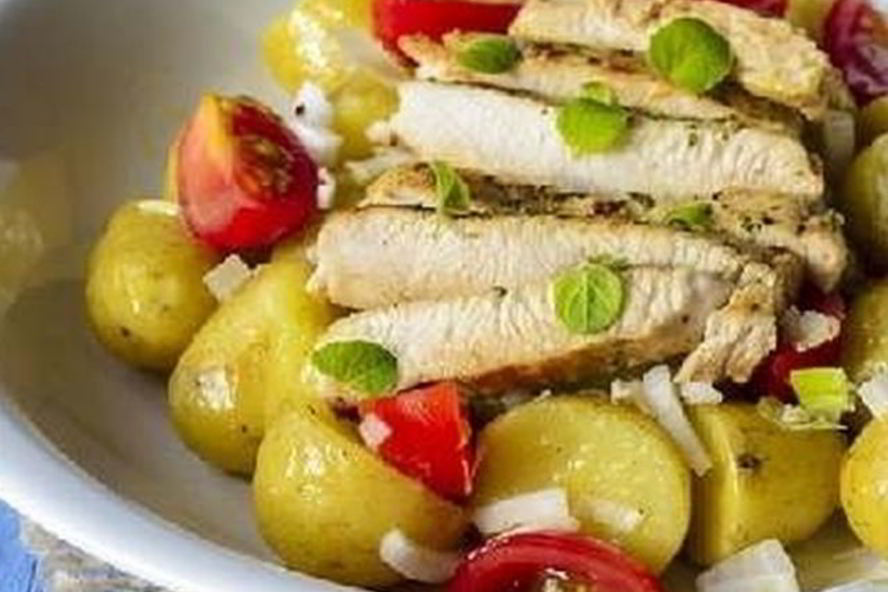 Рецепт салат с молодым картофелем и индейкой