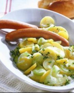 Теплый картофельный салат с огурцом