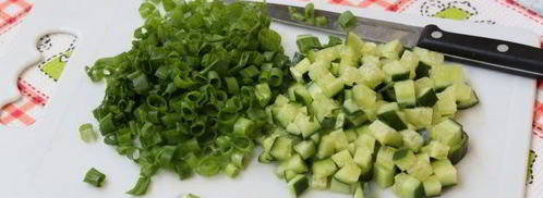 салат оливье с говядиной и свежими огурцами. Шаг 6