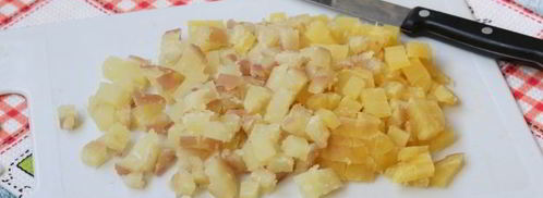 салат оливье с говядиной и свежими огурцами. Шаг 7