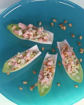 Острый салат с креветками