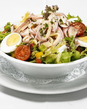 Салат баварский с колбасой