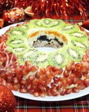 Салат Дамский каприз с куриными бедрышками