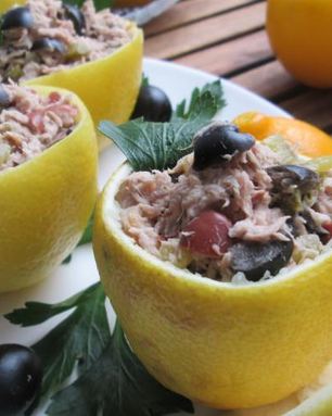 Салат фасолевый с тунцом, маслинами и каперсами