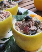 Салат фасолевый с тунцом, маслинами и каперсами