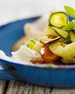 Салат из кабачков со сладким перцем, сыром и шалфеем