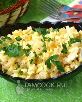 Салат из кальмаров с яблоками