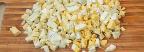 салат из кальмаров с яблоками. Шаг 5