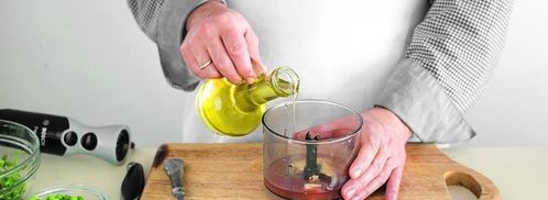 салат из копченого лосося, горошка и риса. Шаг 3